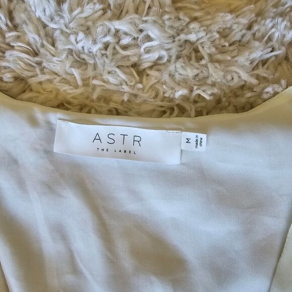 ASTR tha Label Women's Wrapdress Size Medium Floral Print - Picture 6 of 10